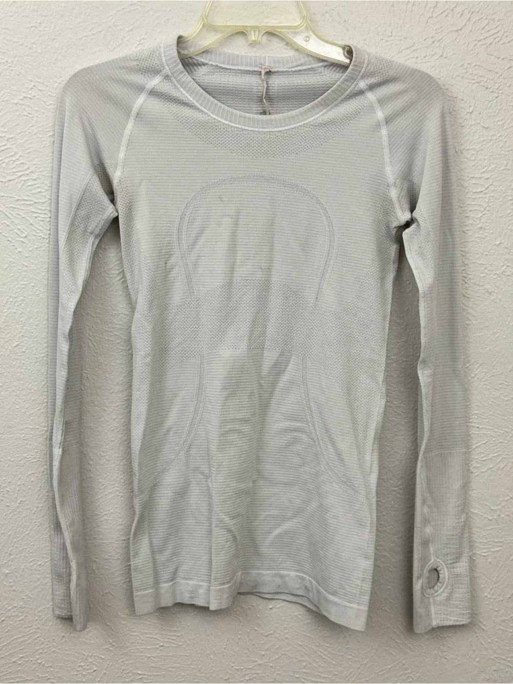 lululemon Run Swiftly Tech Long Sleeve Mesh Top Size 4 White Thumbholes